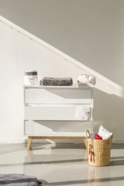 Commode Pure - Wit 7 Commode Pure - Wit -Kinderkamer Meubelen 5d09e7078d4ed pewt800pw image 2 1560930055 Pure commode 05a3 scaled