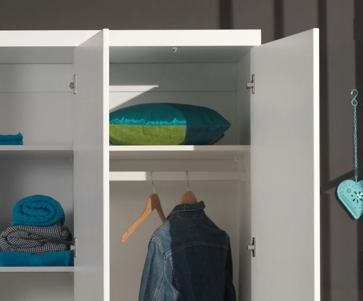 Extra Hangrail Voor Kledingkast Lara 3 Deuren 2 Extra Hangrail Voor Kledingkast Lara 3 Deuren - Afbeelding 2