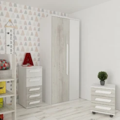 Nachtkastje Bo0 Met Wieltjes, 3 Lades En Langwerpige Handgreep - Wit/grenen 9 Nachtkastje Bo0 Met Wieltjes, 3 Lades En Langwerpige Handgreep - Wit/grenen -Kinderkamer Meubelen Ontwerp zonder titel 2022 10 24T162020.807 878f