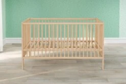 Babybed Universal | Drie Uitneembare Spijlen | 144 X 78 X 84 Cm | Massief Beukenhout 21 Babybed Universal | Drie Uitneembare Spijlen | 144 X 78 X 84 Cm | Massief Beukenhout -Kinderkamer Meubelen Universal Babybett BZ 1101 620 C3 Var. 1 frontal 20220530 4d2e