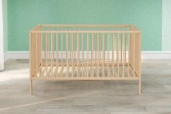 Babybed Universal | Drie Uitneembare Spijlen | 144 X 78 X 84 Cm | Massief Beukenhout 22 Babybed Universal | Drie Uitneembare Spijlen | 144 X 78 X 84 Cm | Massief Beukenhout -Kinderkamer Meubelen Universal Babybett BZ 1101 620 C3 frontal 20220530 37a5